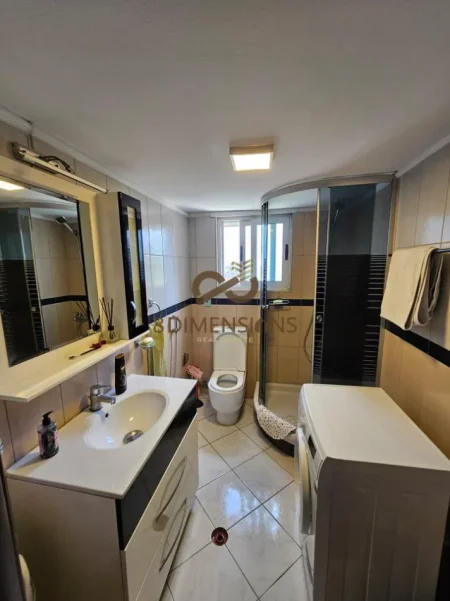 Tirane, jepet me qera apartament 2+1+Ballkon Kati 2, 100 m² 650 € (liqeni i thate)