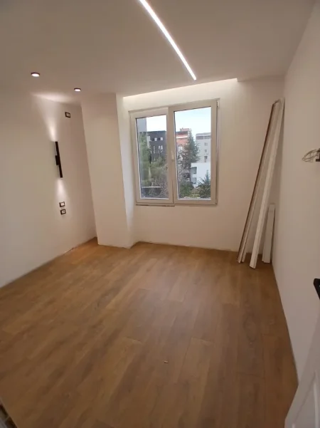 Tirane, shitet apartament 1+1 Kati 2, 56 m² 158.000 € (Prane Kryqezimit 21 Dhjetori)