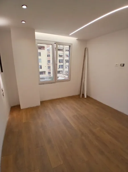 Tirane, shitet apartament 1+1 Kati 2, 56 m² 158.000 € (Prane Kryqezimit 21 Dhjetori)