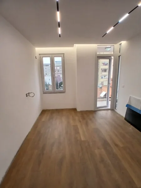 Tirane, shitet apartament 1+1 Kati 2, 56 m² 158.000 € (Prane Kryqezimit 21 Dhjetori)