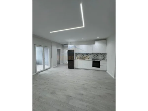 Tirane, jepet me qera apartament 1+1 Kati 3, 90 m² 450 € (KODRA E PRIFTIT)