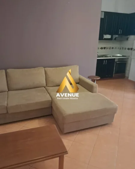 Tirane, jepet me qera apartament 1+1 Kati 2, 550 € (Prane Stadiumit Air Albania)
