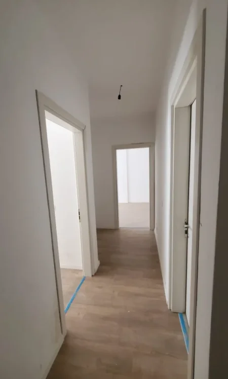 Tirane, shitet apartament 1+1+Ballkon Kati 4, 82 m² 135.000 € (Rruga Dritan Hoxha)