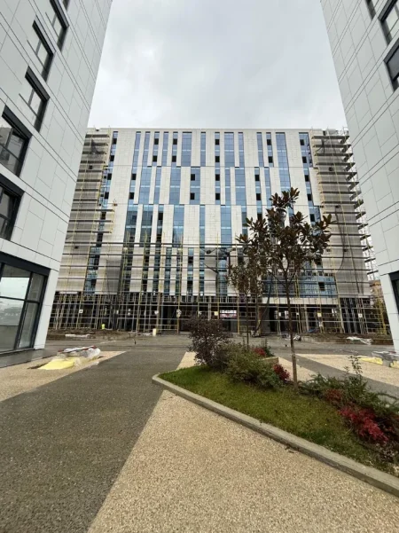 Tirane, jepet me qera dyqan Kati 0, 786 m² 8.000 € (29 nentori)