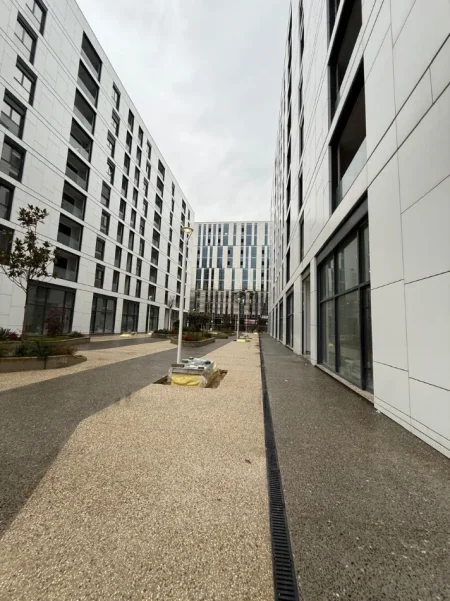 Tirane, jepet me qera dyqan Kati 0, 786 m² 8.000 € (29 nentori)