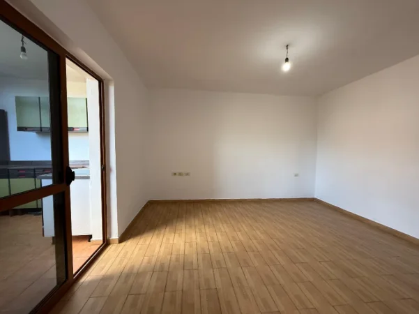 Tirane, jepet me qera apartament 1+1 Kati 5, 62 m² 400 € (Rruga Bardhyl)