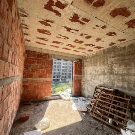 Tirane, shitet apartament 1+1+Ballkon , 73 m² 74.220 € (Paskuqan)