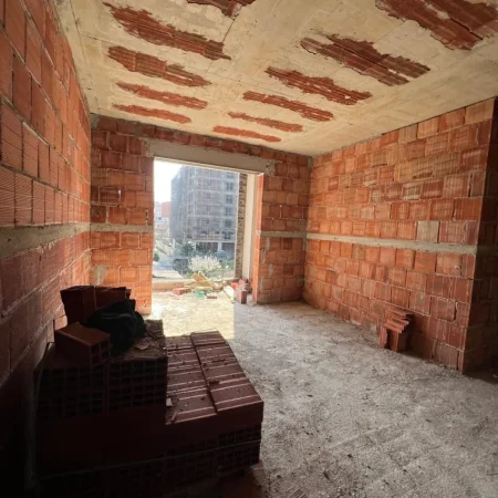 Tirane, shitet apartament 1+1+Ballkon , 73 m² 74.220 € (Paskuqan)
