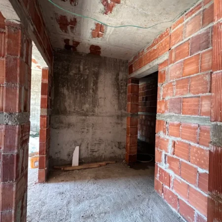 Tirane, shitet apartament 1+1+Ballkon , 73 m² 74.220 € (Paskuqan)