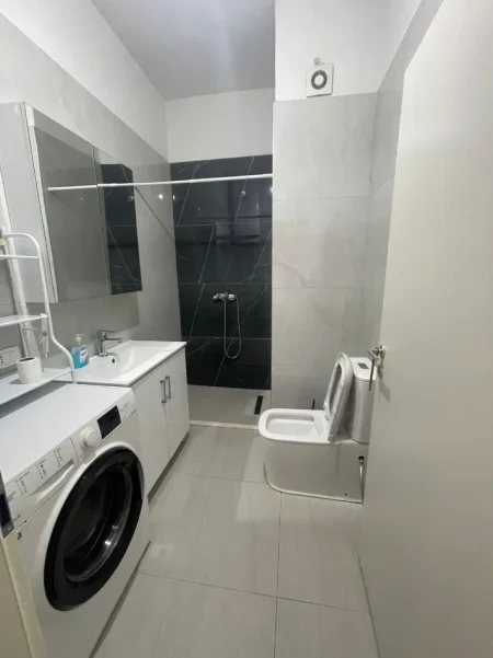 Tirane, jepet me qera apartament 1+1+Ballkon Kati 3, 70 m² 400 € (Ali Demi)