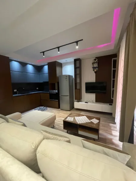 Tirane, jepet me qera apartament 1+1+Ballkon Kati 3, 70 m² 400 € (Ali Demi)