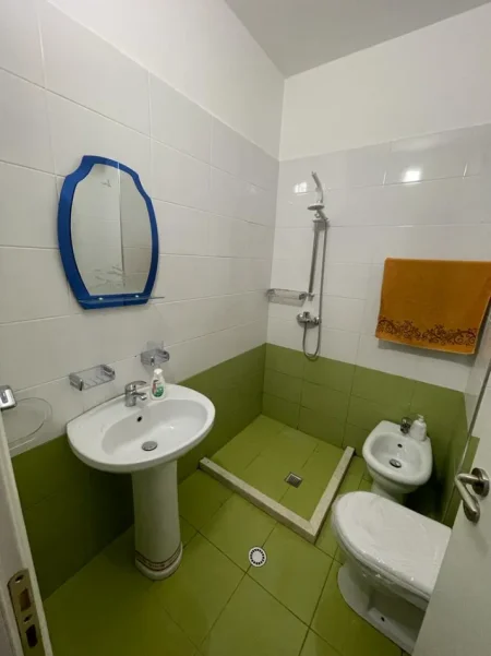 Vlore, jepet me qera apartament 1+1+Aneks+Ballkon Kati 5, 80 m² 350 € (Lungomare)