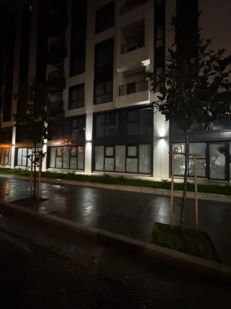 Tirane, jepet me qera zyre Kati 0, 800 m² 16.000 € (21 DHJETORI)