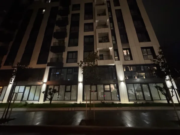 Tirane, jepet me qera zyre Kati 0, 800 m² 16.000 € (21 DHJETORI)