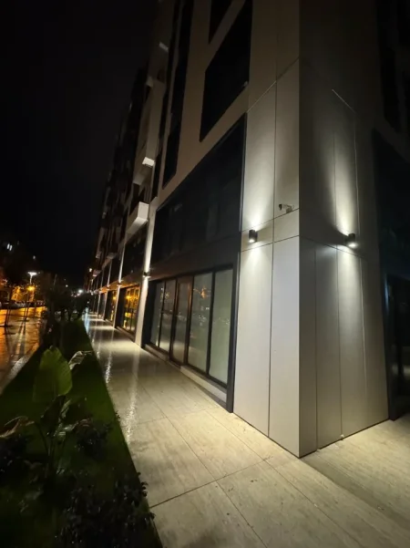 Tirane, jepet me qera zyre Kati 0, 800 m² 16.000 € (21 DHJETORI)