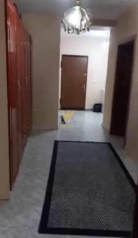 Tirane, jepet me qera apartament 3+1+Ballkon Kati 2, 140 m² 720 € (KRISTAL CENTER)