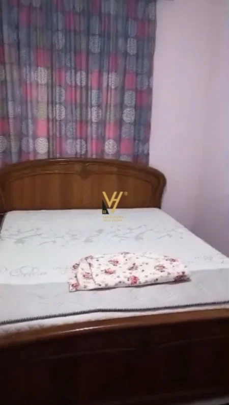 Tirane, jepet me qera apartament 3+1+Ballkon Kati 2, 140 m² 720 € (KRISTAL CENTER)