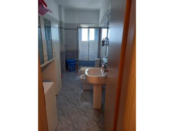 Durres, jepet me qera apartament 1+1+Ballkon Kati 11, 93 m² 350 € 