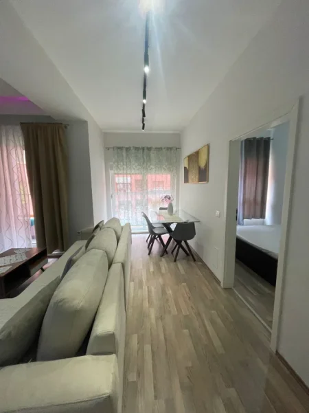 Tirane, jepet me qera apartament 1+1+Ballkon Kati 3, 70 m² 400 € (pasho hysa)