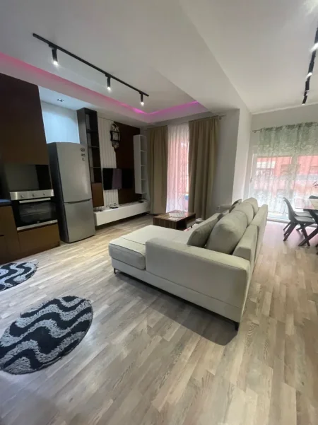 Tirane, jepet me qera apartament 1+1+Ballkon Kati 3, 70 m² 400 € (pasho hysa)