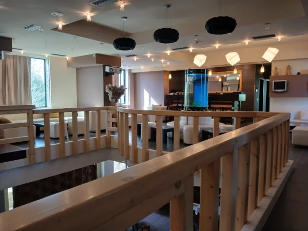 Divjake, jepet me qera hotel , 1.200 m² 2.200 € (Karavasta)