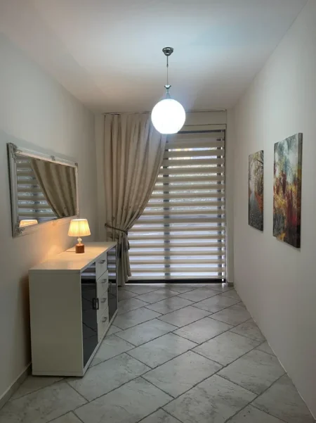 Tirane, jepet me qera apartament 2+1 Kati 1, 160 m² 650 € (HOXHA TAHSIM)