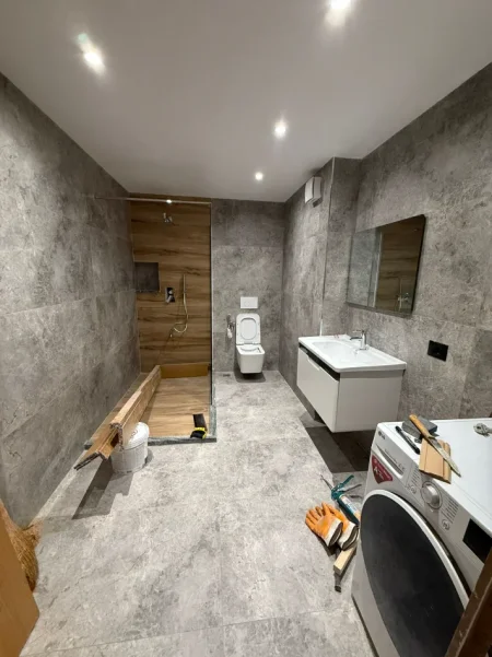 Tirane, jepet me qera zyre Kati 3, 90 m² 1.000 € (Blloku)