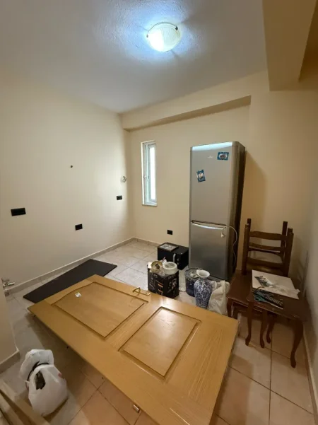 Tirane, jepet me qera zyre Kati 3, 90 m² 1.000 € (Blloku)