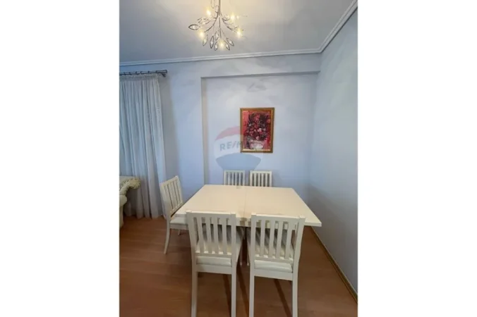 Tirane, jepet me qera apartament 2+1+Ballkon , 1 m² 600 € 