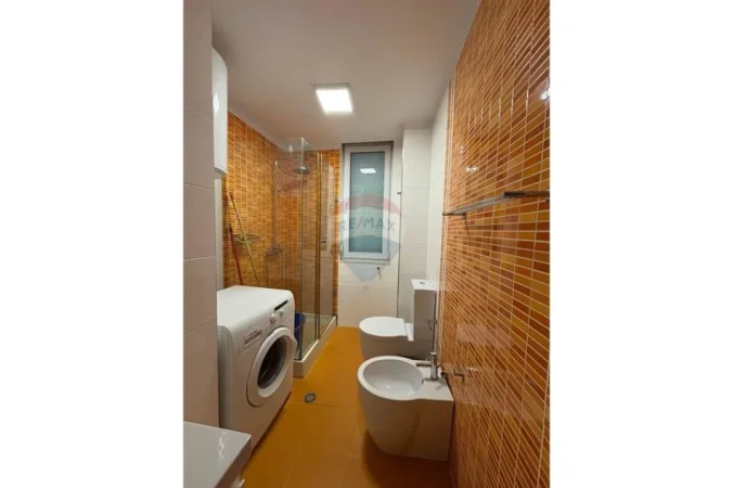 Tirane, jepet me qera apartament 2+1+Ballkon , 1 m² 600 € 