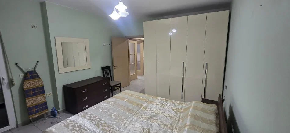 Tirane, jepet me qera apartament 2+1+Ballkon Kati 5, 95 m² 560 € (Astir/Rr.Milto Sotir Gura)