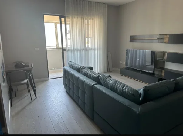Tirane, jepet me qera apartament 2+1+Aneks+Ballkon Kati 2, 80 m² 650 € (xhamlliku , oxhaku)
