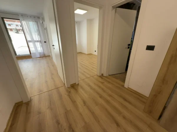 Tirane, jepet me qera apartament 1+1 Kati 2, 110 m² 750 € (ish Ekspozita)