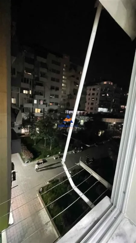 Tirane, jepet me qera apartament 1+1+Ballkon Kati 3, 60 m² 650 € 