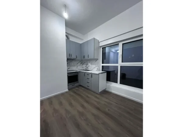 Tirane, jepet me qera apartament 1+1 Kati 8, 350 € 