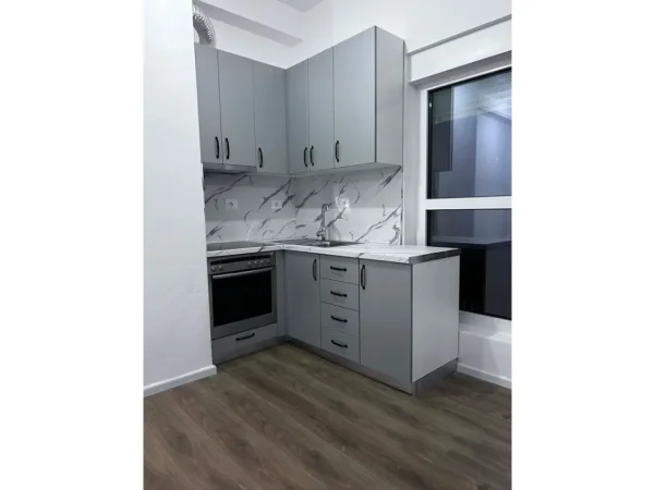 Tirane, jepet me qera apartament 1+1 Kati 8, 350 € 