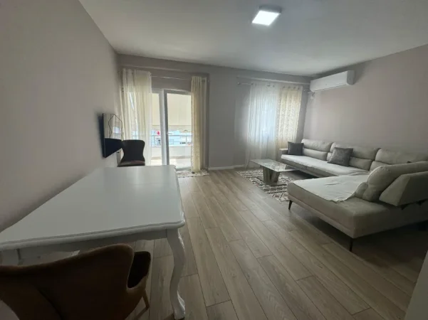 Tirane, jepet me qera apartament 2+1 Kati 4, 480 € 