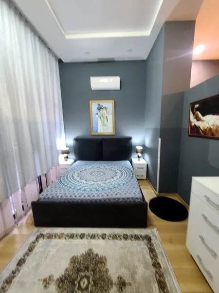 Tirane, jepet me qera apartament 1+1+Ballkon Kati 1, 90 m² 600 € (Liqeni i Thate)