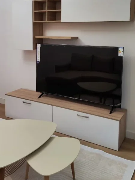 Tirane, jepet me qera apartament 1+1 Kati 5, 85 m² 700 € (pranë Myslym Shyrit &amp; Rrugës së Kavajës)