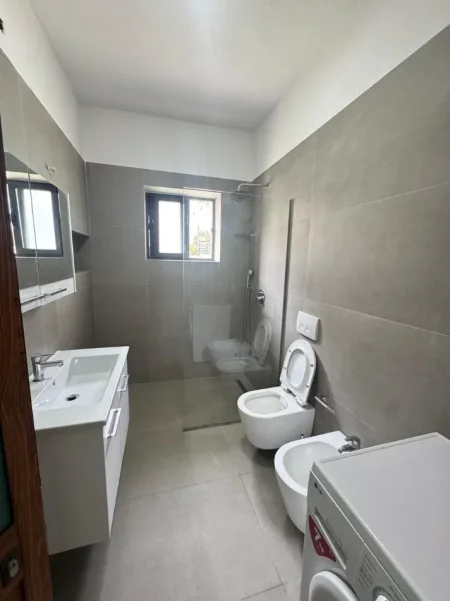 Tirane, jepet me qera apartament 1+1 Kati 1, 110 m² 600 € (Don Bosko)