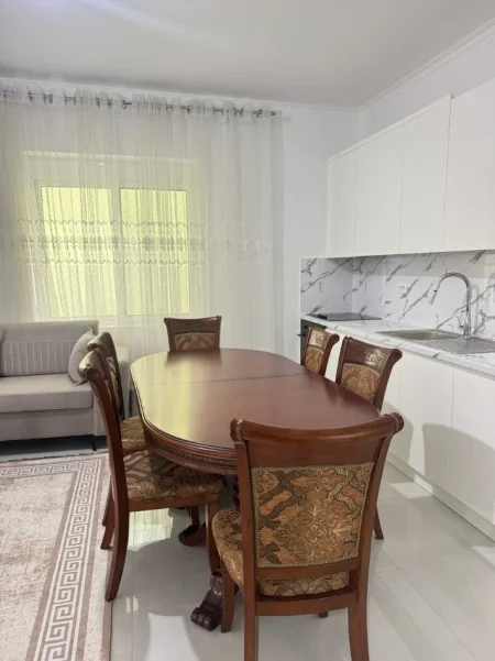 Tirane, jepet me qera apartament 1+1 Kati 1, 110 m² 600 € (Don Bosko)