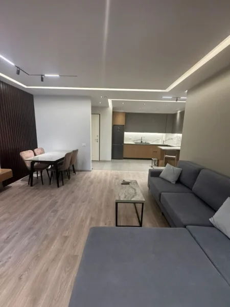 Tirane, jepet me qera apartament 2+1+Aneks+Ballkon Kati 5, 123 m² 1.300 € (Rruga Kavajes)