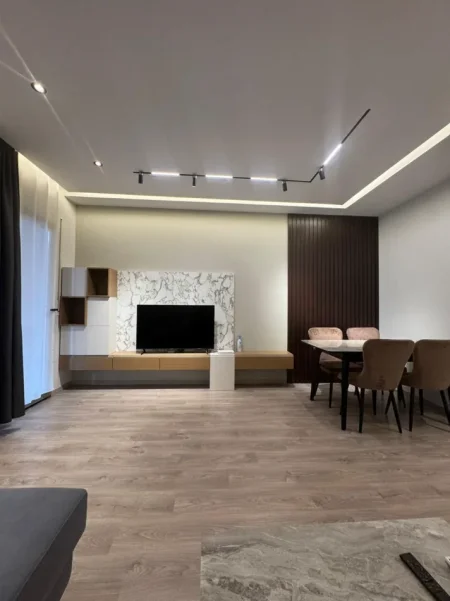 Tirane, jepet me qera apartament 2+1+Aneks+Ballkon Kati 5, 123 m² 1.300 € (Rruga Kavajes)