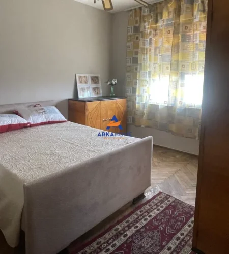 Tirane, jepet me qera apartament 2+1+Ballkon Kati 4, 80 m² 560 € 
