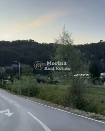 Tirane, shitet truall , 3.000 m² 225.000 € (Ibe)