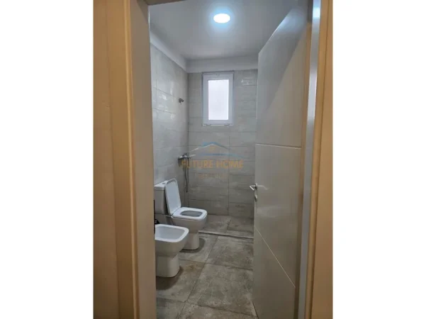 Tirane, jepet me qera ambjent biznesi Kati 1, 81 m² 1.250 € (Prane RTSH)
