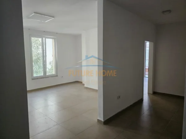 Tirane, jepet me qera ambjent biznesi Kati 1, 81 m² 1.250 € (Prane RTSH)