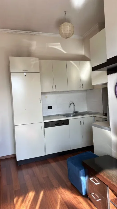 Tirane, jepet me qera apartament Kati 6, 70 m² 700 € (QENDER)