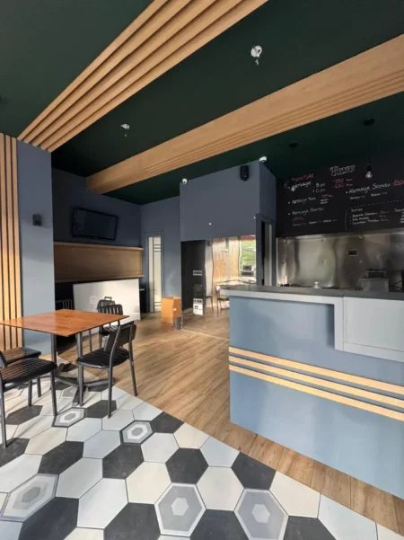 Tirane, jepet me qera ambjent biznesi , 50 m² ,100.000 LEKE (KOMUNA E PARISIT)