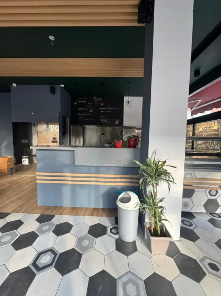 Tirane, jepet me qera ambjent biznesi , 50 m² ,100.000 LEKE (KOMUNA E PARISIT)